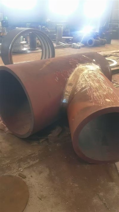 711×610×52 Kalın-Duvarlı Karbon Çelik Kaynaklı Y-Tip T