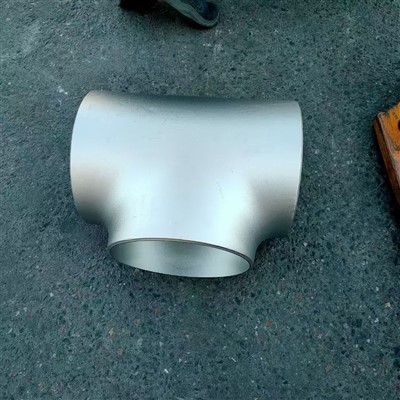 ASME B16.9 Karbon Çelik 18 İnç Tee